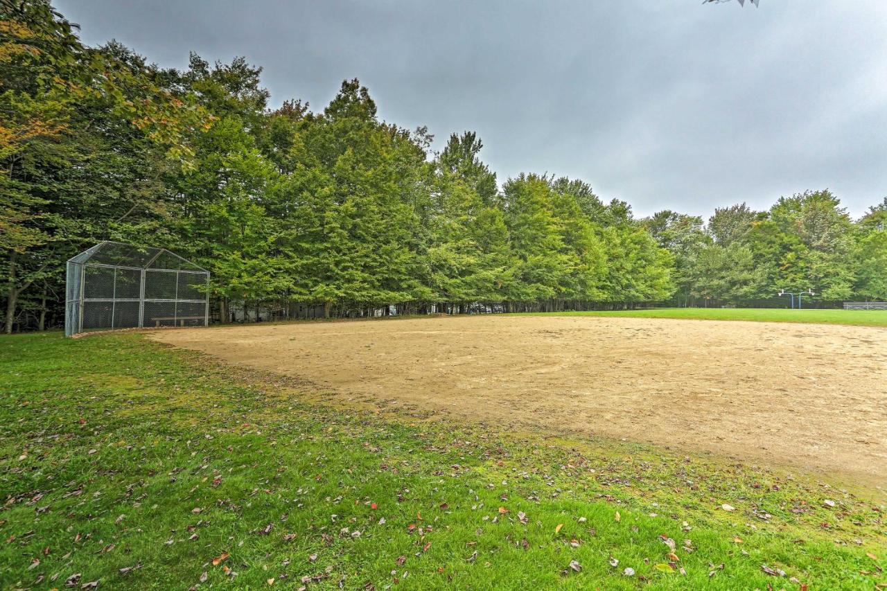 Tobyhanna Home With Hot Tub And Fire Pit Walk To Lake エクステリア 写真