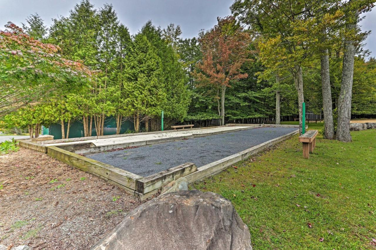 Tobyhanna Home With Hot Tub And Fire Pit Walk To Lake エクステリア 写真