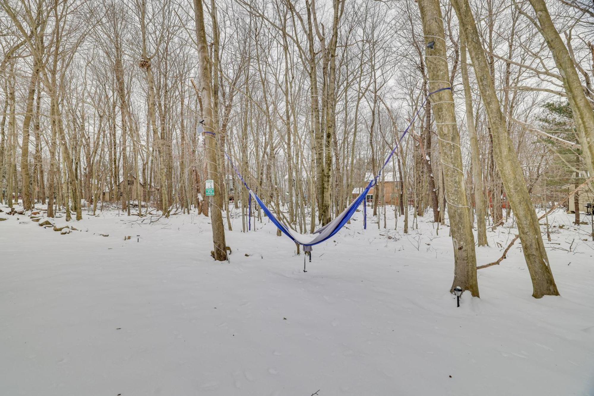 Tobyhanna Home With Hot Tub And Fire Pit Walk To Lake エクステリア 写真